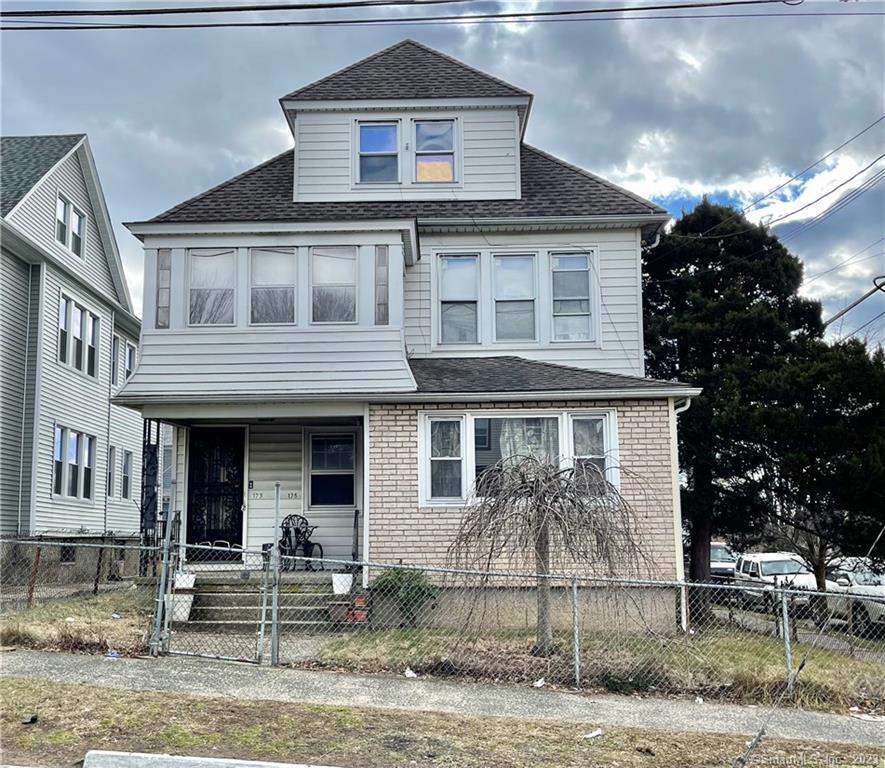 Coleman Street 3rd Floor, Bridgeport, Connecticut - 2 Bedrooms  
1 Bathrooms  
4 Rooms - 