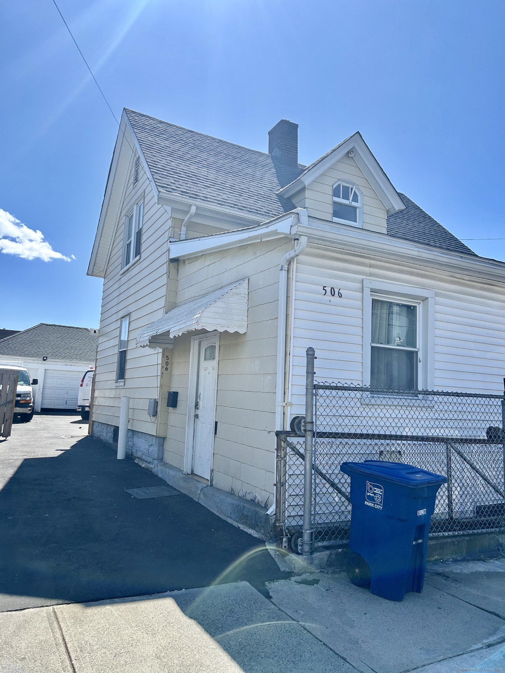 Stillman Street, Bridgeport, Connecticut - 3 Bedrooms  
1 Bathrooms  
6 Rooms - 