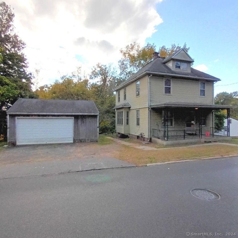 Hanover Avenue, Meriden, Connecticut - 4 Bedrooms  
1 Bathrooms  
7 Rooms - 