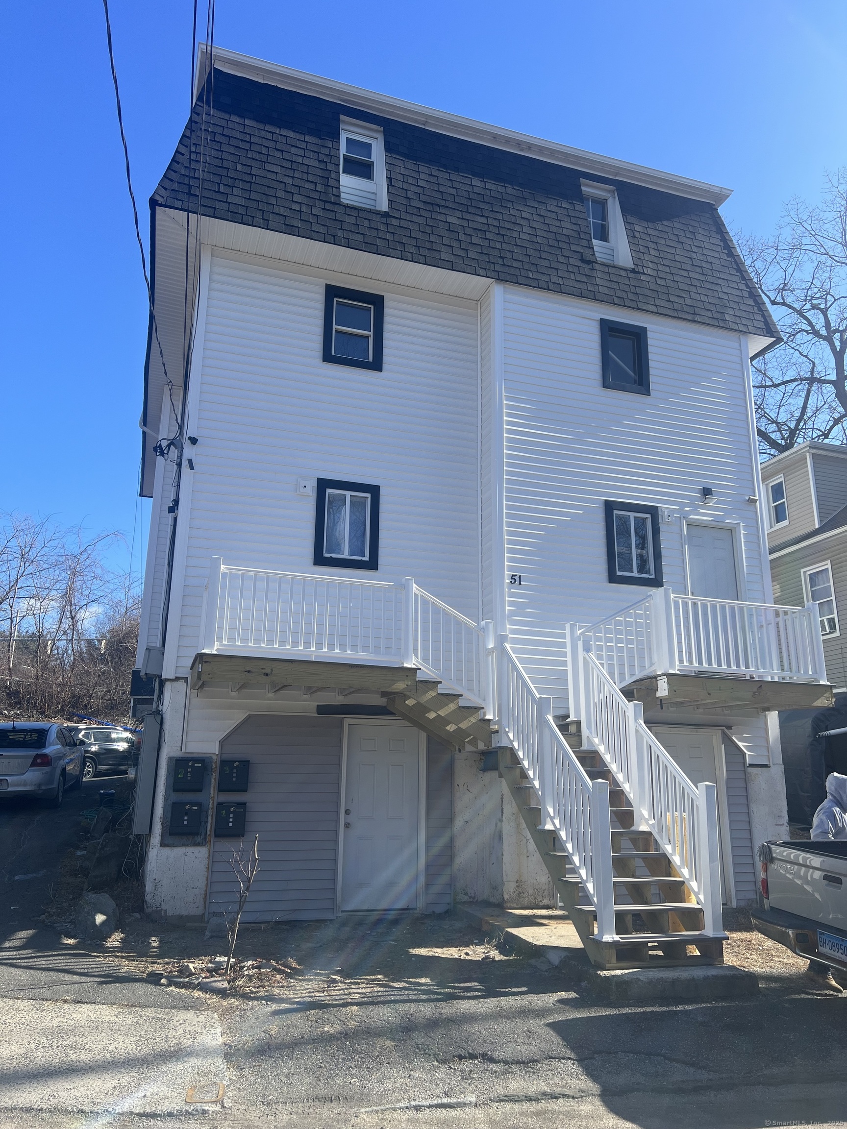 Property for Sale at River Street, Waterbury, Connecticut - Bedrooms: 6 
Bathrooms: 3 
Rooms: 12  - $465,000