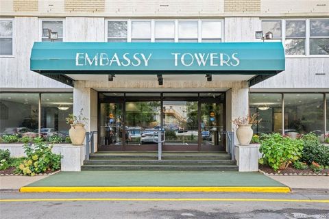 Photo of 2625 Park Avenue #6M, Bridgeport, CT 06604 (MLS # 24144645)