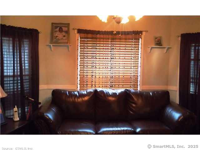 East Hartford, Connecticut 06108, United States, 6 Bedrooms Bedrooms, ,4 BathroomsBathrooms,Residential,Pending,3423