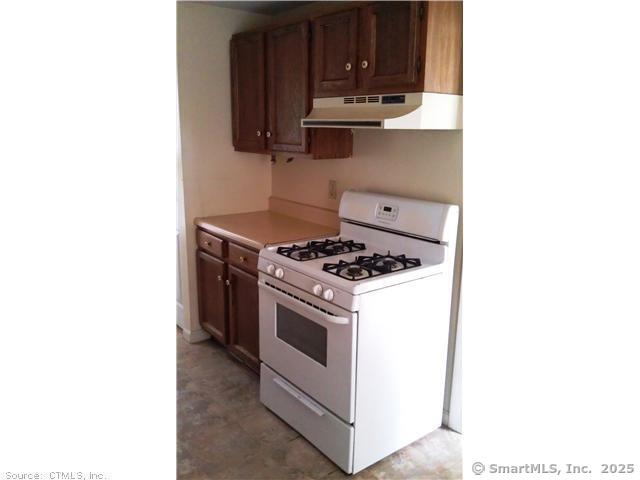 East Hartford, Connecticut 06108, United States, 6 Bedrooms Bedrooms, ,4 BathroomsBathrooms,Residential,Pending,3423