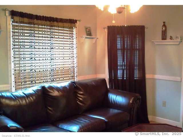 East Hartford, Connecticut 06108, United States, 6 Bedrooms Bedrooms, ,4 BathroomsBathrooms,Residential,Pending,3423