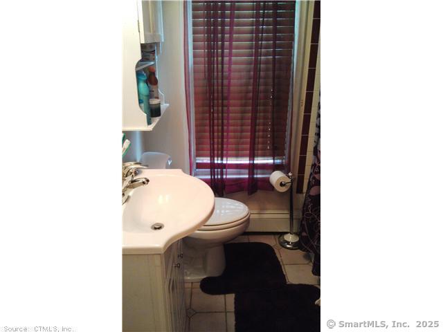 East Hartford, Connecticut 06108, United States, 6 Bedrooms Bedrooms, ,4 BathroomsBathrooms,Residential,Pending,3423