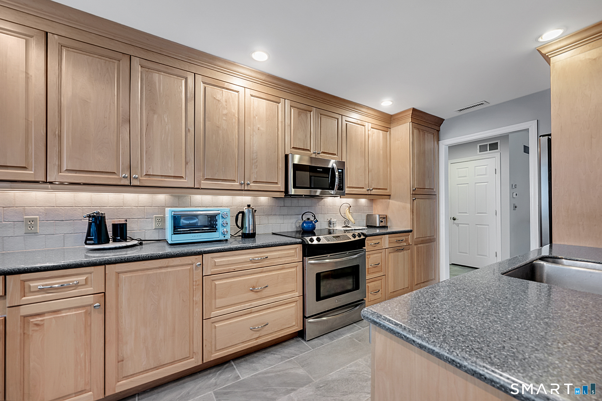 859 Heritage Village B