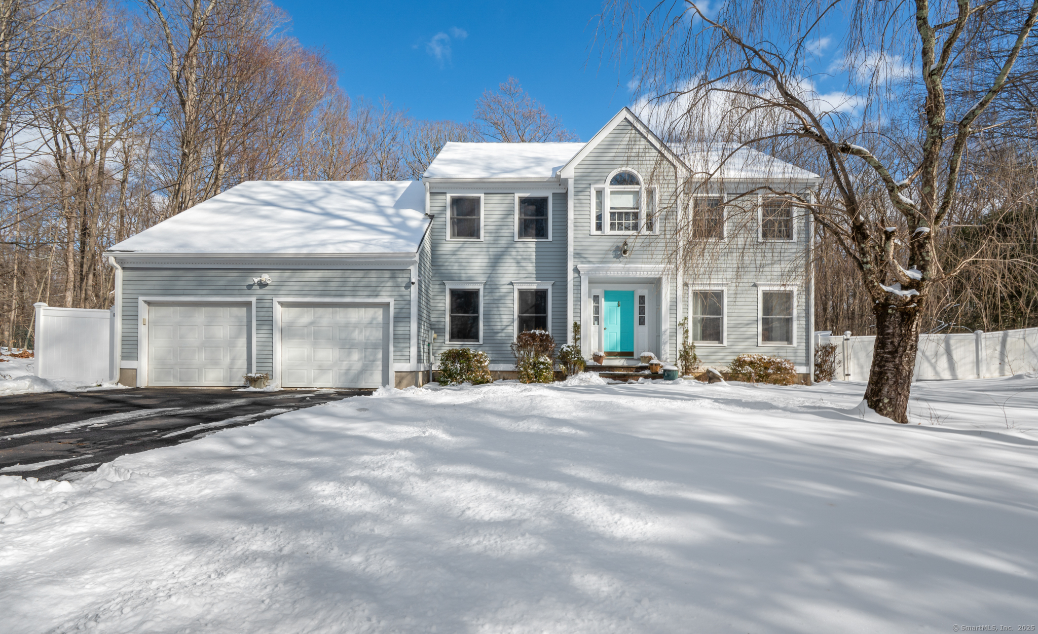 Bagley Road, Southbury, Connecticut - 4 Bedrooms  
3 Bathrooms  
9 Rooms - 