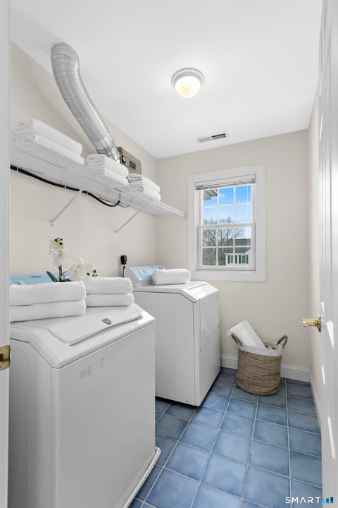 Tiny photo for 28 Michaela Circle, Fairfield, CT 06824 (MLS # 24155487)