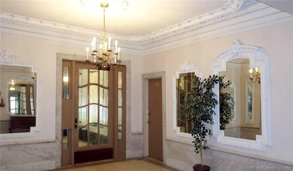 548 Orange Street 304