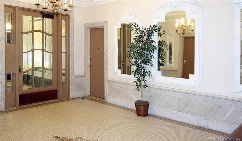 548 Orange Street 304