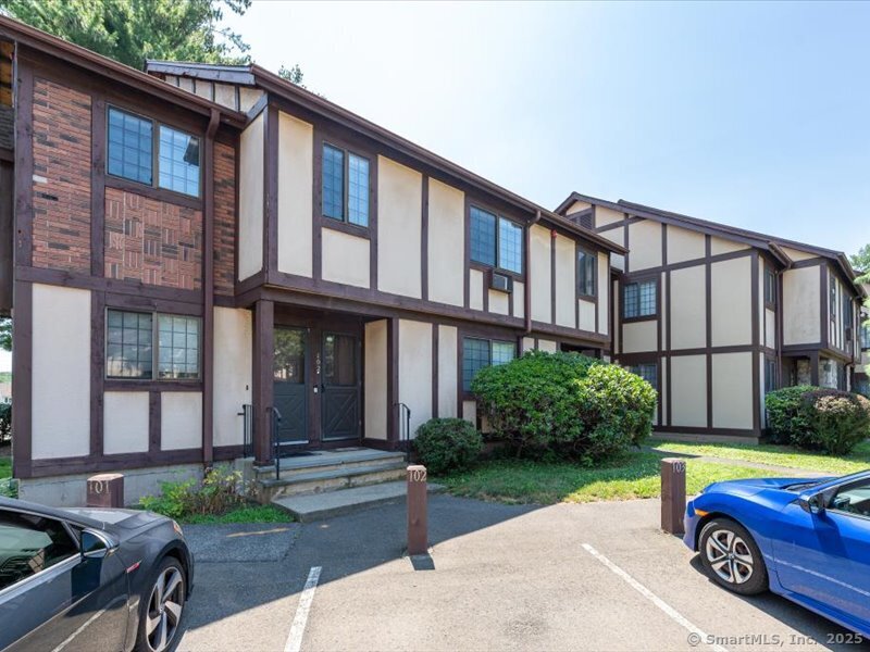 102 Foxwood Close 102