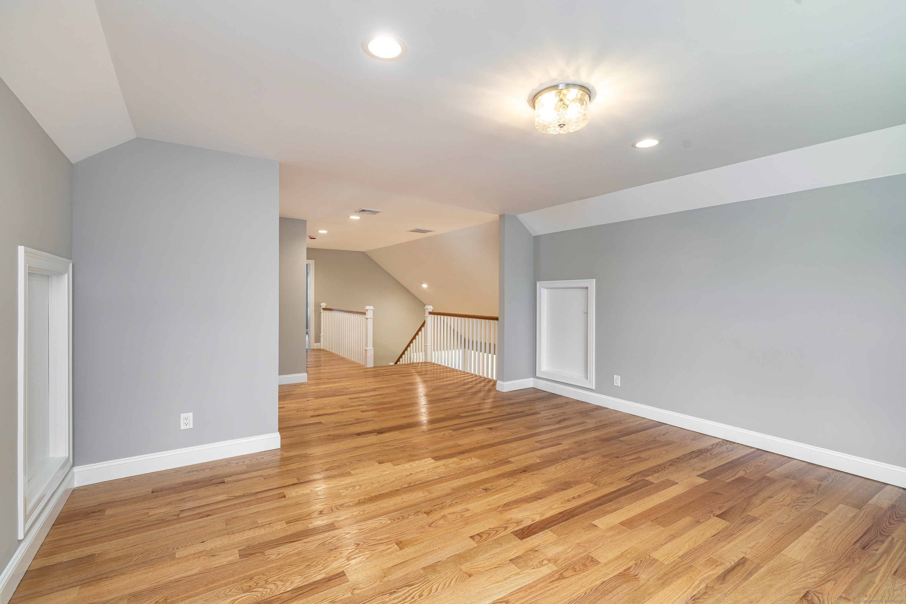 East Lyme, Connecticut 06357, United States, 2 Bedrooms Bedrooms, ,3 BathroomsBathrooms,Residential,Active,165775