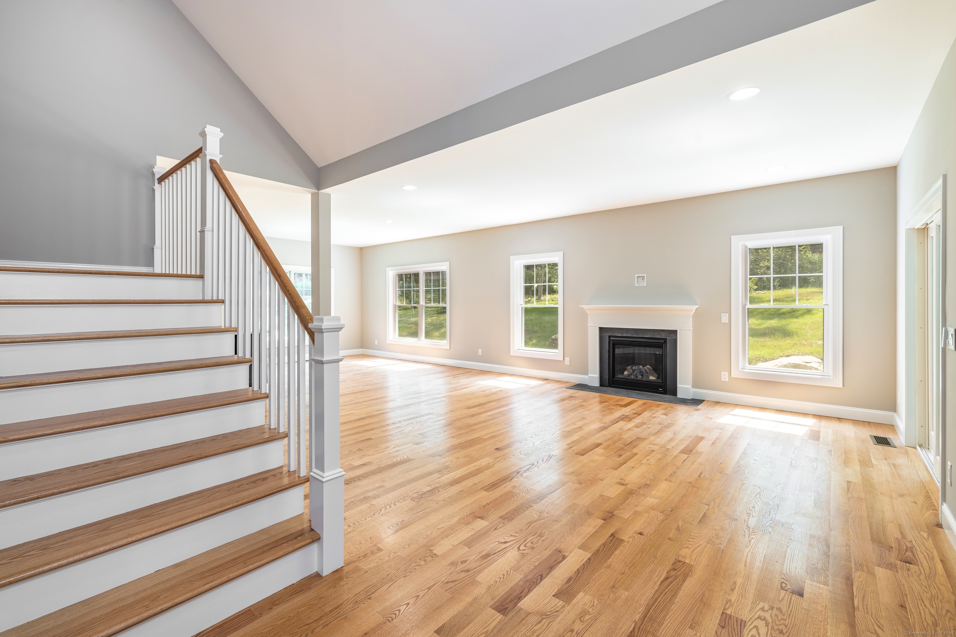 East Lyme, Connecticut 06357, United States, 2 Bedrooms Bedrooms, ,3 BathroomsBathrooms,Residential,Active,165775