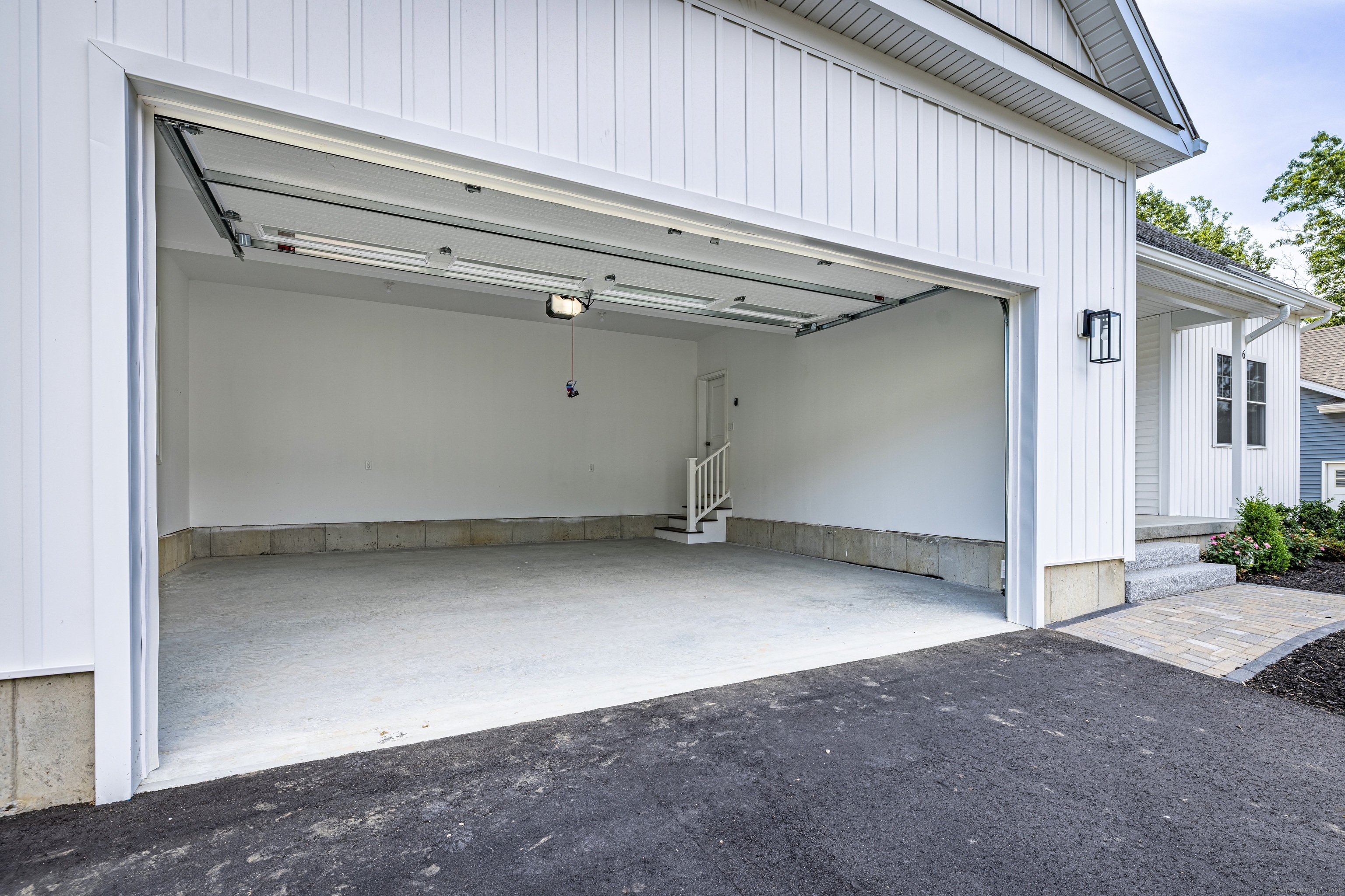 East Lyme, Connecticut 06357, United States, 2 Bedrooms Bedrooms, ,3 BathroomsBathrooms,Residential,Active,165775