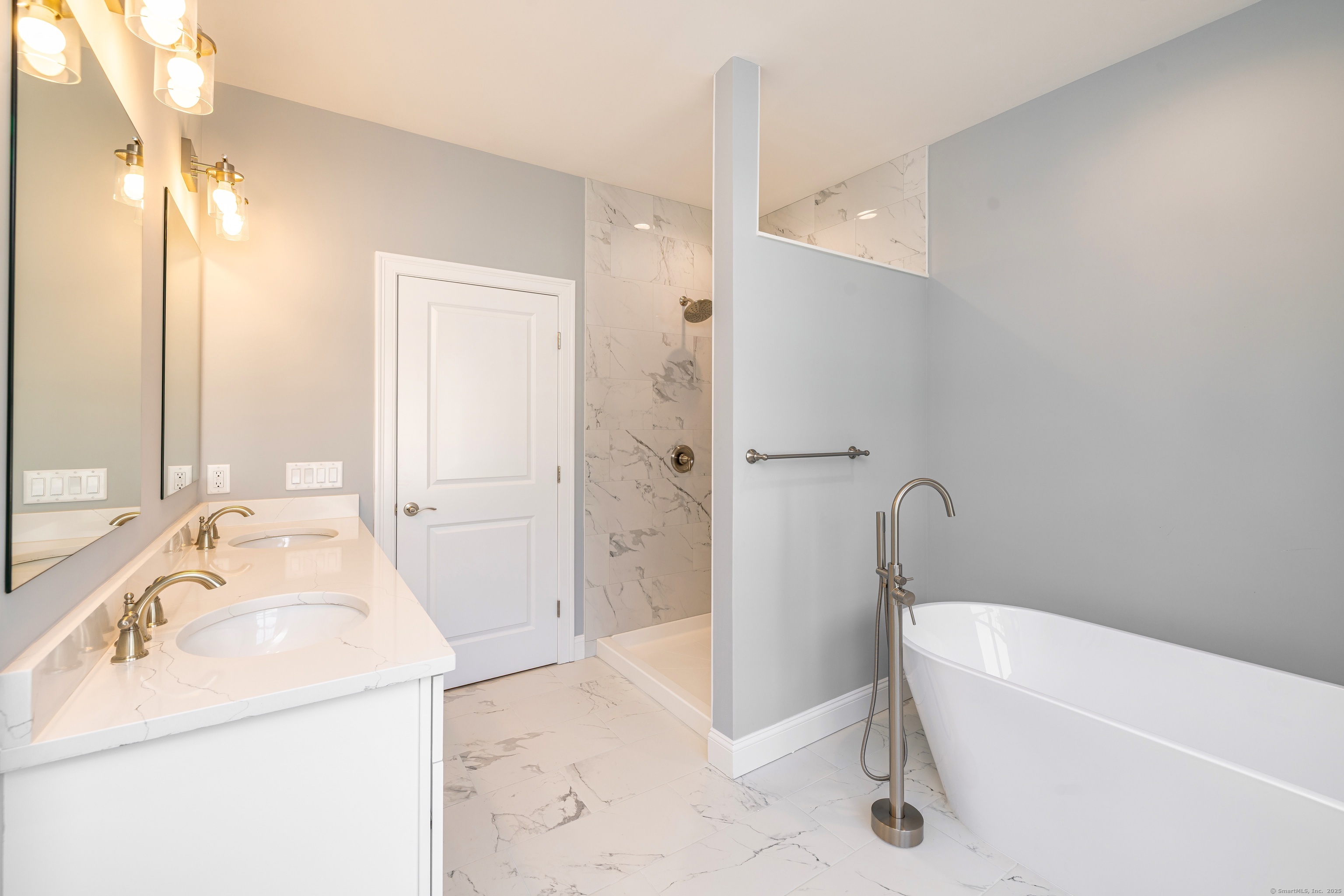East Lyme, Connecticut 06357, United States, 2 Bedrooms Bedrooms, ,3 BathroomsBathrooms,Residential,Active,165775