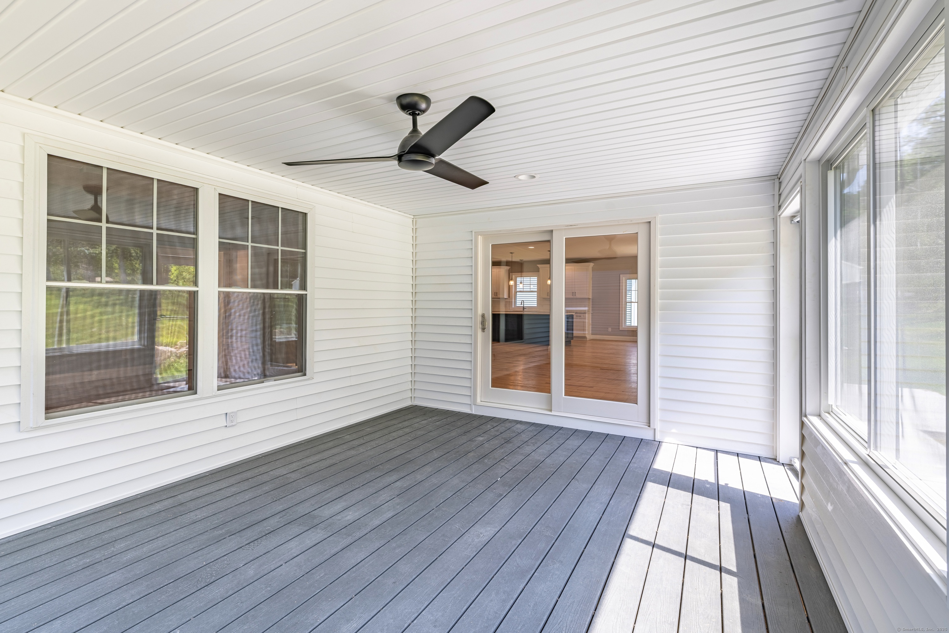 East Lyme, Connecticut 06357, United States, 2 Bedrooms Bedrooms, ,3 BathroomsBathrooms,Residential,Active,165775