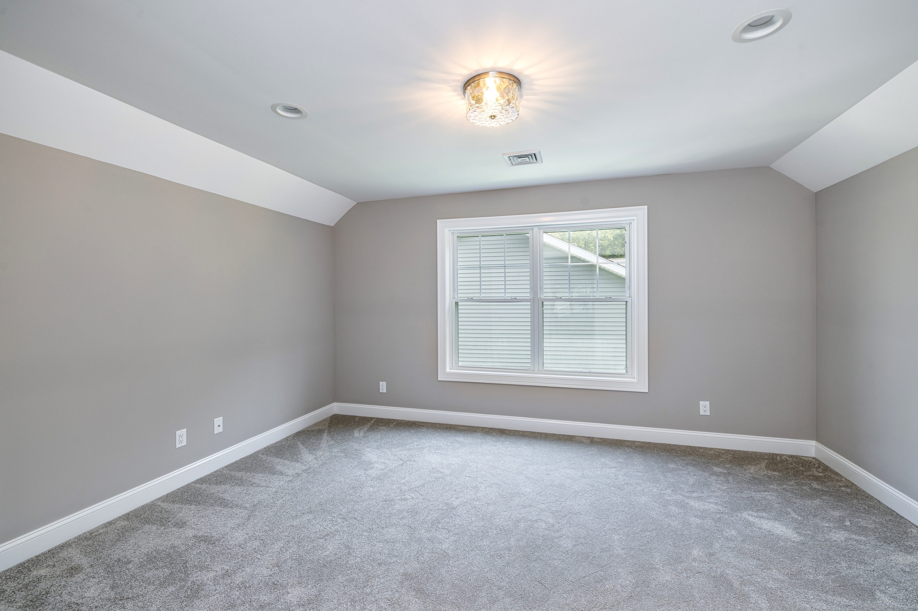 East Lyme, Connecticut 06357, United States, 2 Bedrooms Bedrooms, ,3 BathroomsBathrooms,Residential,Active,165775