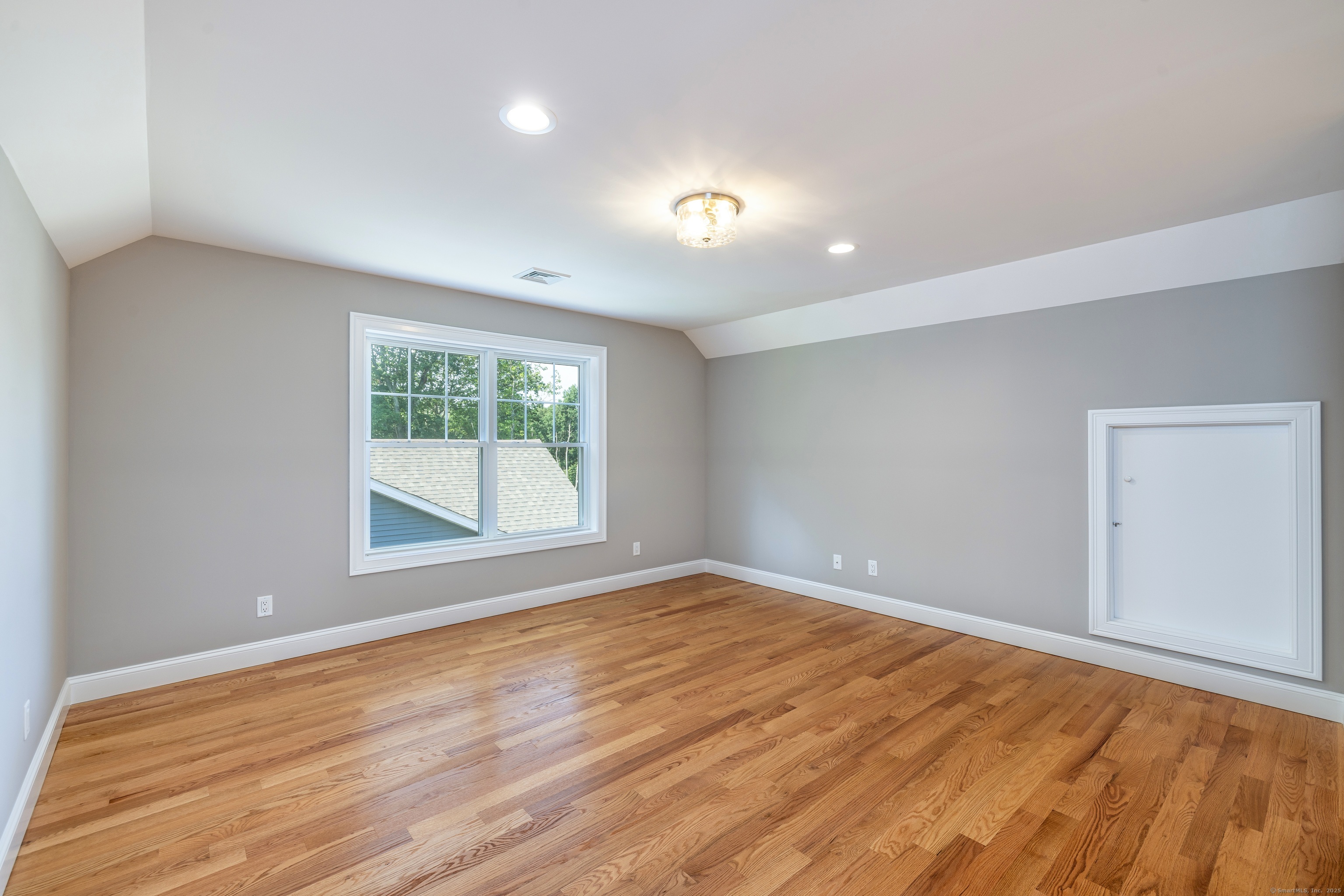 East Lyme, Connecticut 06357, United States, 2 Bedrooms Bedrooms, ,3 BathroomsBathrooms,Residential,Active,165775