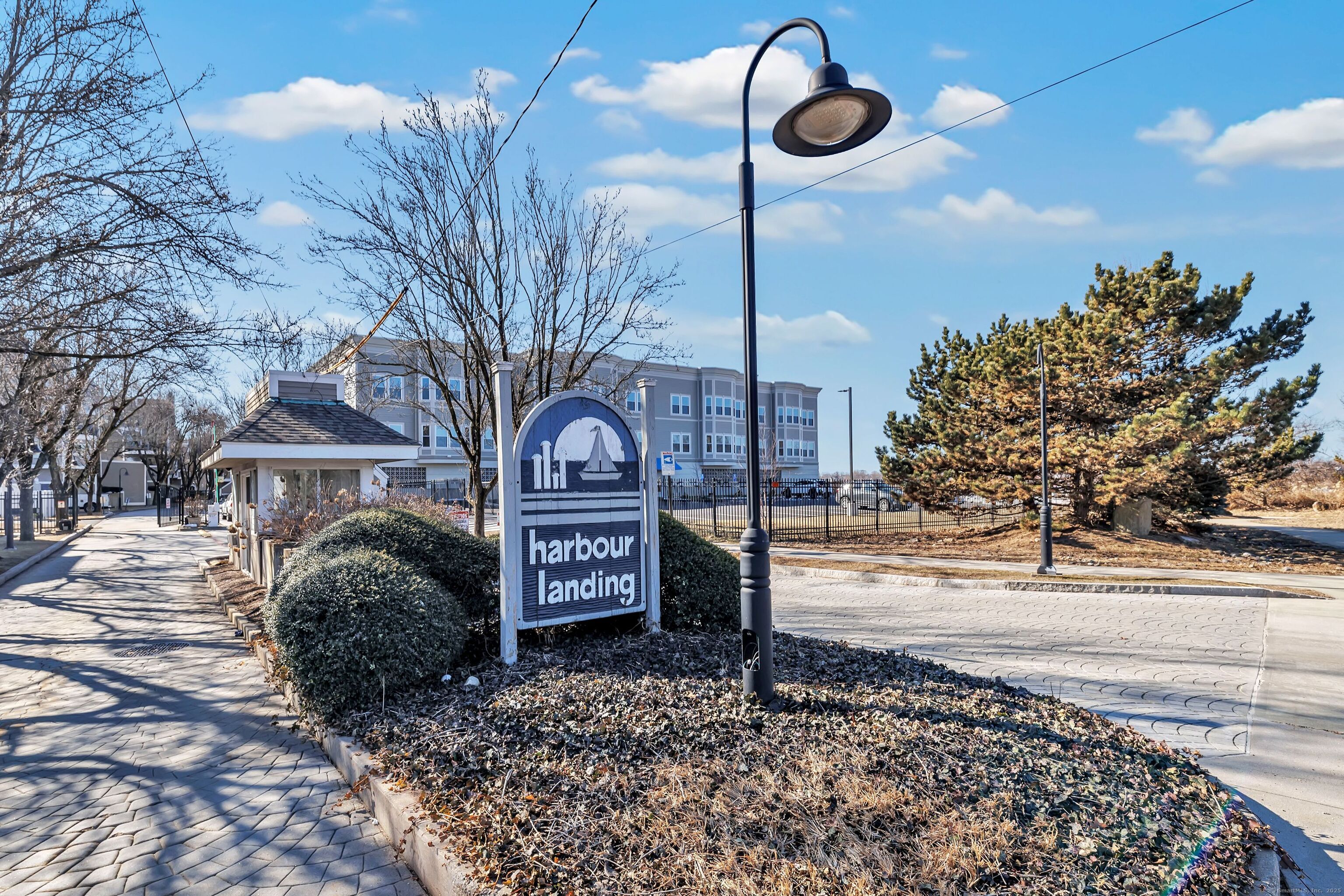 Harbour Close 97, New Haven, Connecticut - 1 Bedrooms  
2 Bathrooms  
3 Rooms - 