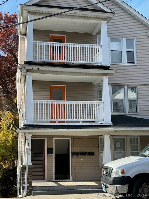 Rental Property at 117 Tudor Street, Waterbury, Connecticut - Bedrooms: 3 
Bathrooms: 3 
Rooms: 15  - $1,800 MO.