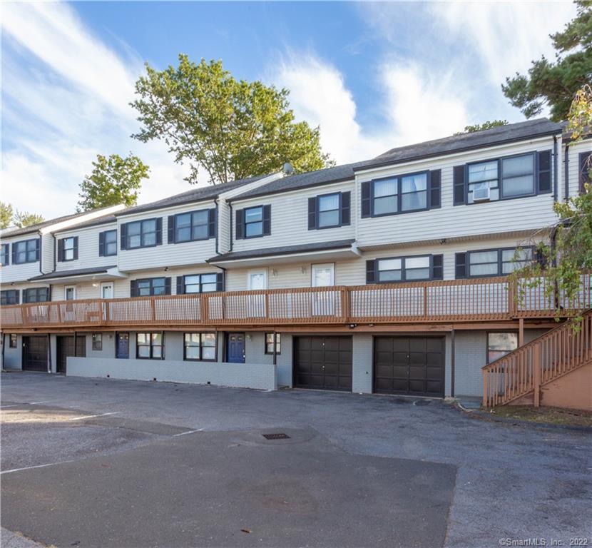 Rental Property at Tuttle Street 9, Stamford, Connecticut - Bedrooms: 3 
Bathrooms: 2 
Rooms: 6  - $3,650 MO.