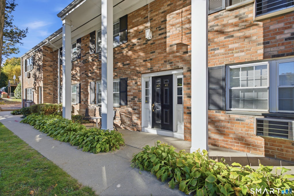 Photo of 151 Courtland Avenue #4D, Stamford, CT 06902 (MLS # 24217932)