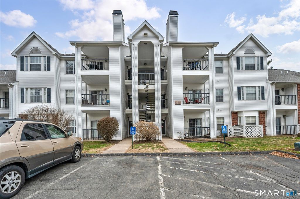 Photo of 31 High Street #5207, East Hartford, CT 06118 (MLS # 24162316)