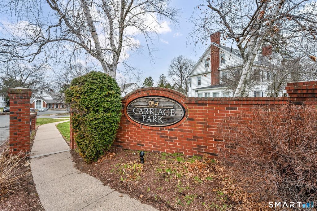 Photo of 31 High Street #5207, East Hartford, CT 06118 (MLS # 24162316)