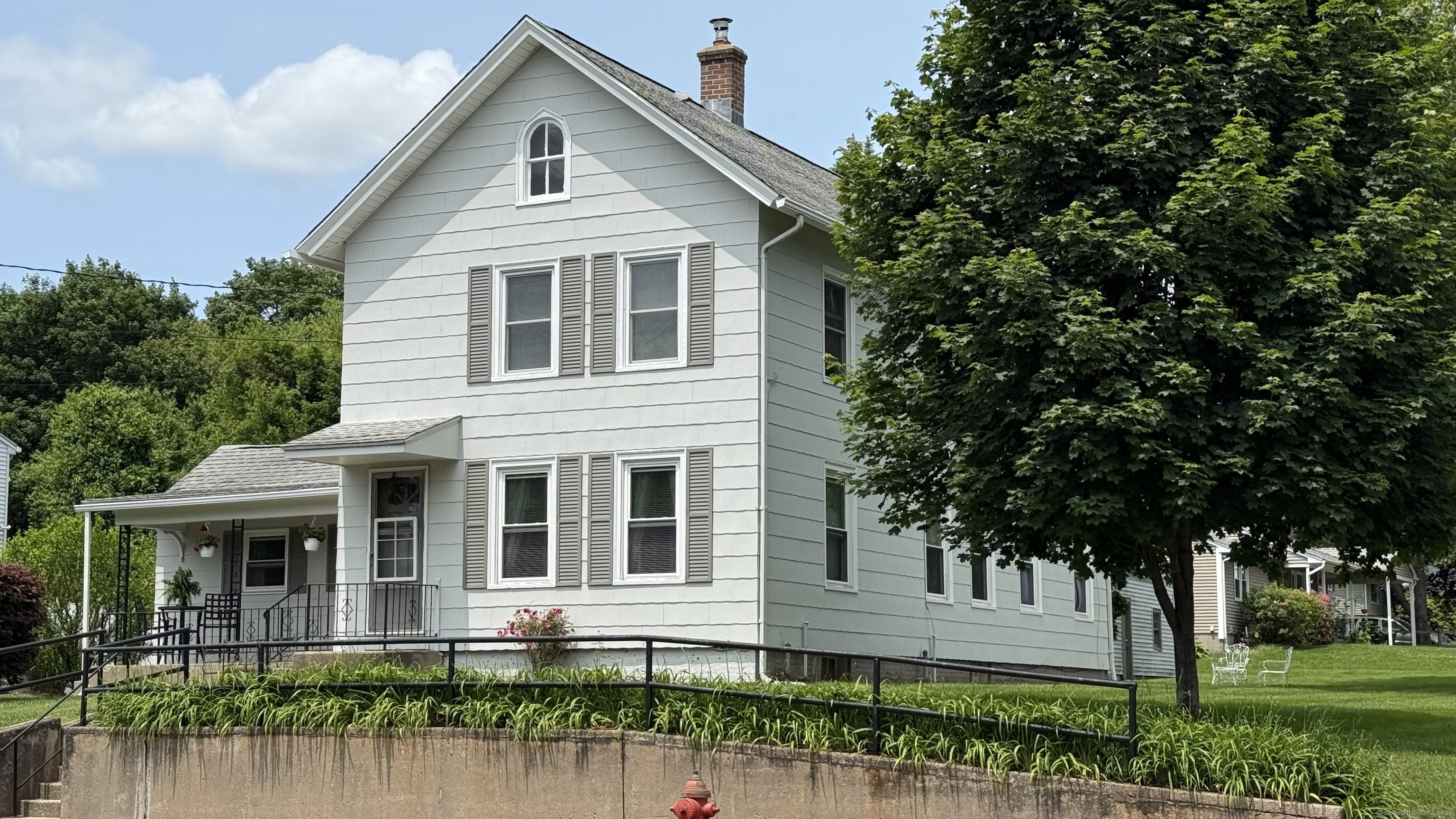 W Washington Street, Bristol, Connecticut - 5 Bedrooms  
2 Bathrooms  
11 Rooms - 