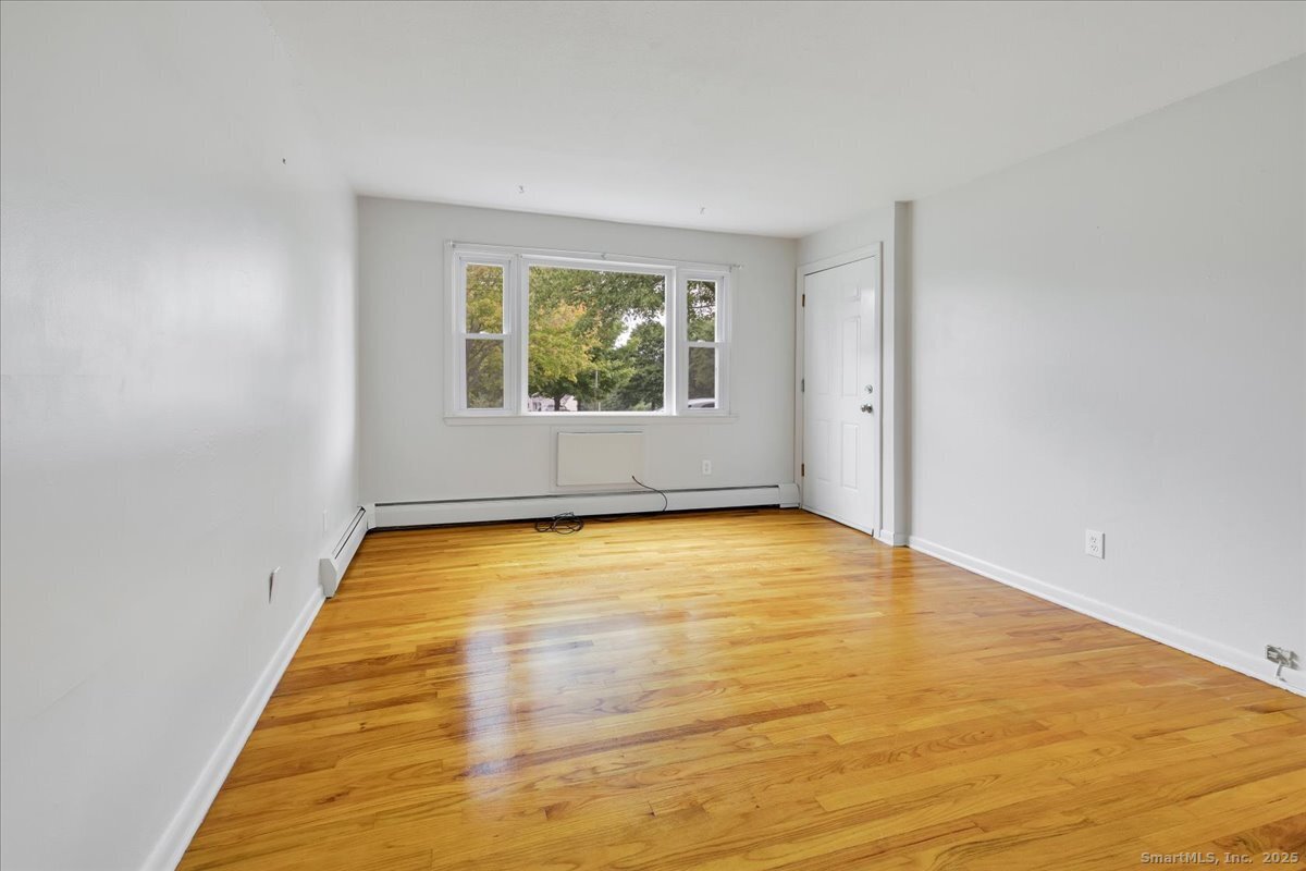 Middletown, Connecticut 06457, United States, 2 Bedrooms Bedrooms, ,1 BathroomBathrooms,Residential,Active,238265