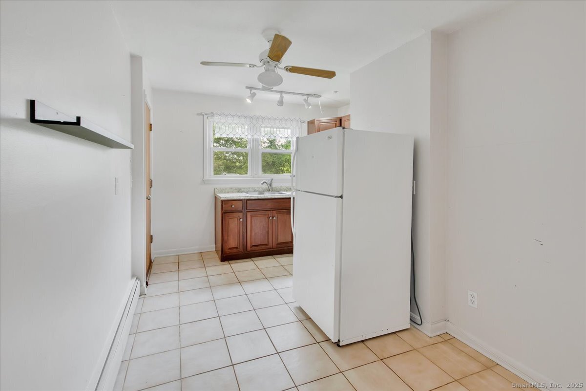 Middletown, Connecticut 06457, United States, 2 Bedrooms Bedrooms, ,1 BathroomBathrooms,Residential,Active,238265