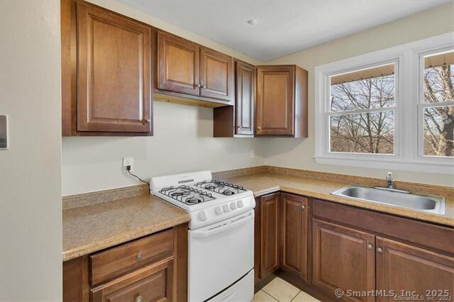 Middletown, Connecticut 06457, United States, 2 Bedrooms Bedrooms, ,1 BathroomBathrooms,Residential,Active,238265