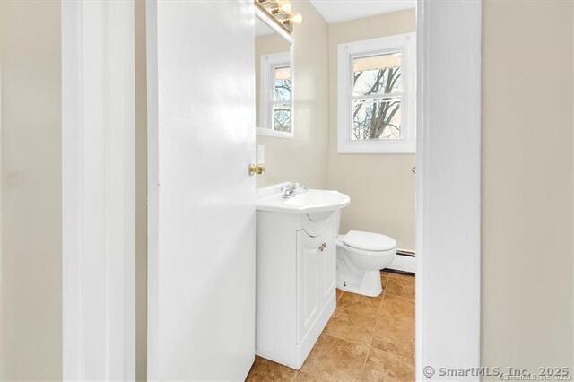Middletown, Connecticut 06457, United States, 2 Bedrooms Bedrooms, ,1 BathroomBathrooms,Residential,Active,238265