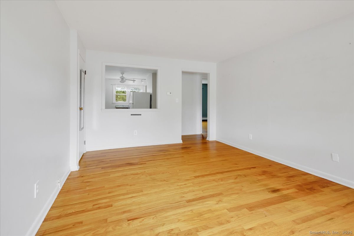 Middletown, Connecticut 06457, United States, 2 Bedrooms Bedrooms, ,1 BathroomBathrooms,Residential,Active,238265