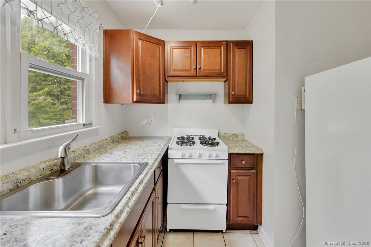 Middletown, Connecticut 06457, United States, 2 Bedrooms Bedrooms, ,1 BathroomBathrooms,Residential,Active,238265