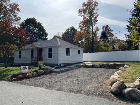 16 Crestwood Road Coventry CT 06238