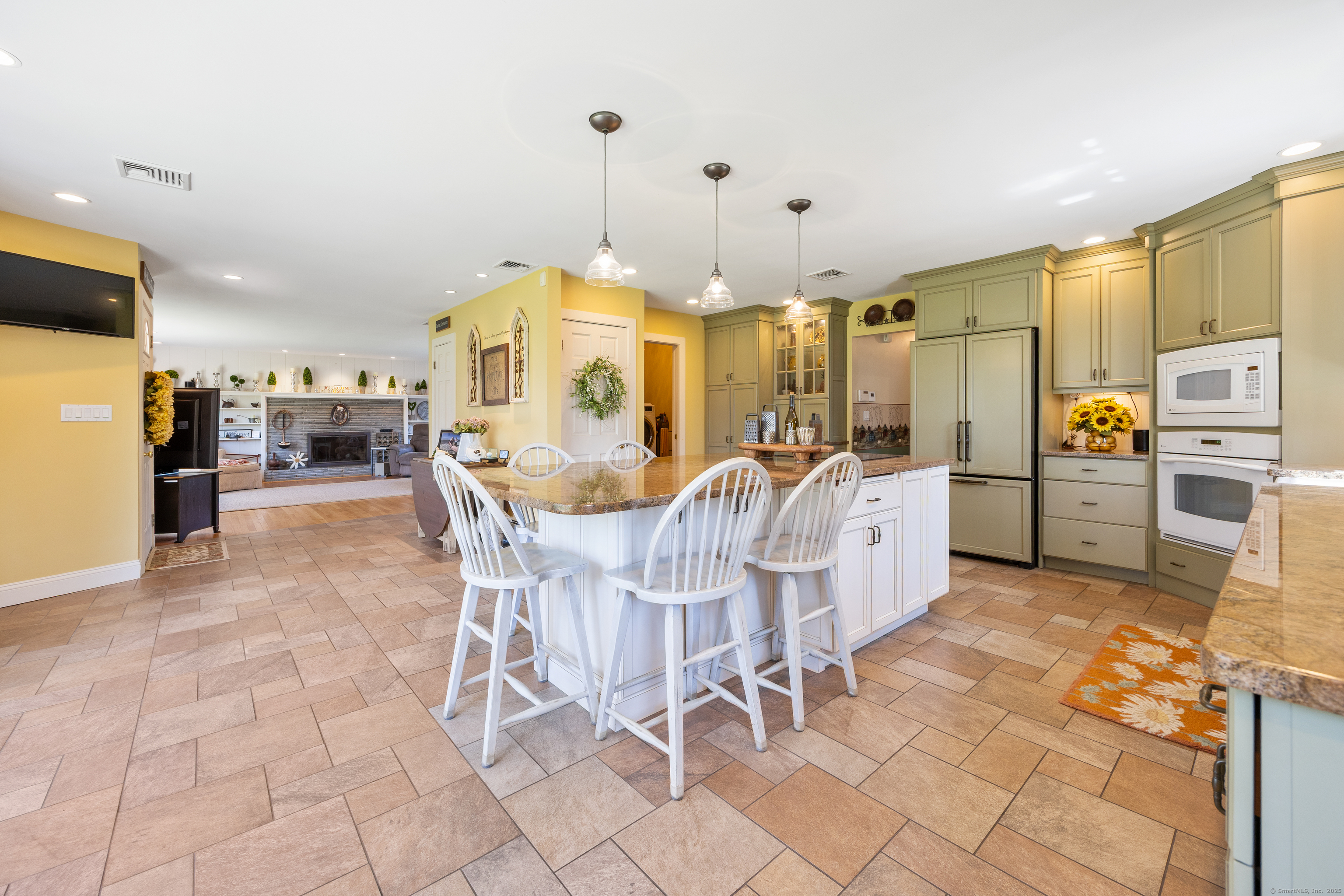 390 Carlton Drive, Cheshire, Connecticut image 16