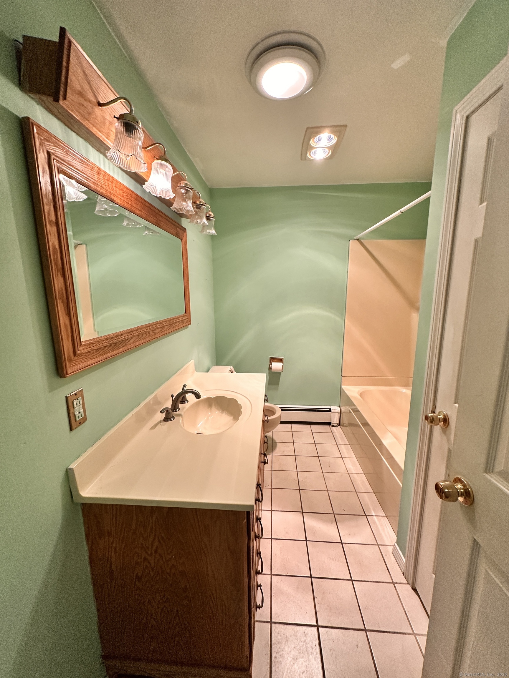 21 Avon Street, Ansonia, Connecticut image 16