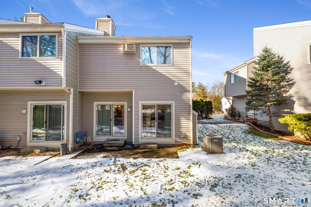 Photo of 20 Cherokee Court #20, Cromwell, CT 06416 (MLS # 24128029)