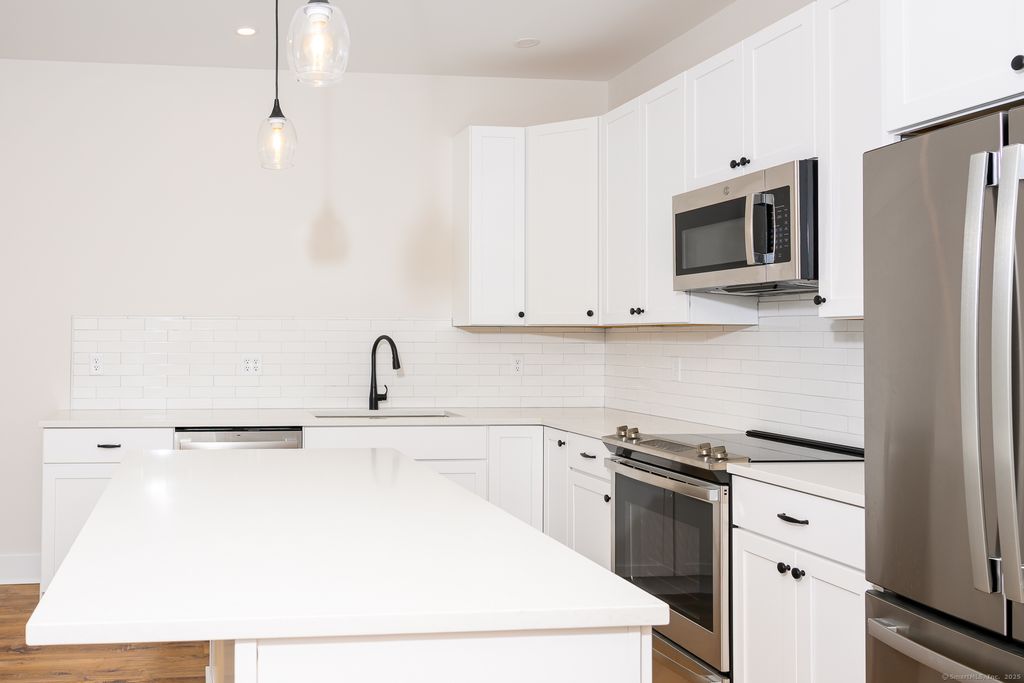 Photo of 138 Boston Post Road #15, East Lyme, CT 06333 (MLS # 24130511)