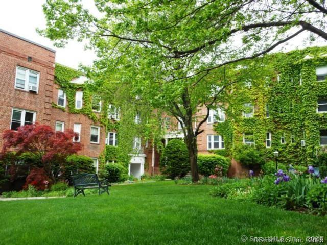 Strawberry Hill Avenue Apt 6-1E, Stamford, Connecticut - 1 Bedrooms  
1 Bathrooms  
2 Rooms - 