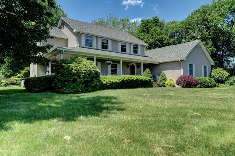 Single Family Residence in Suffield CT 121 East Street.jpg