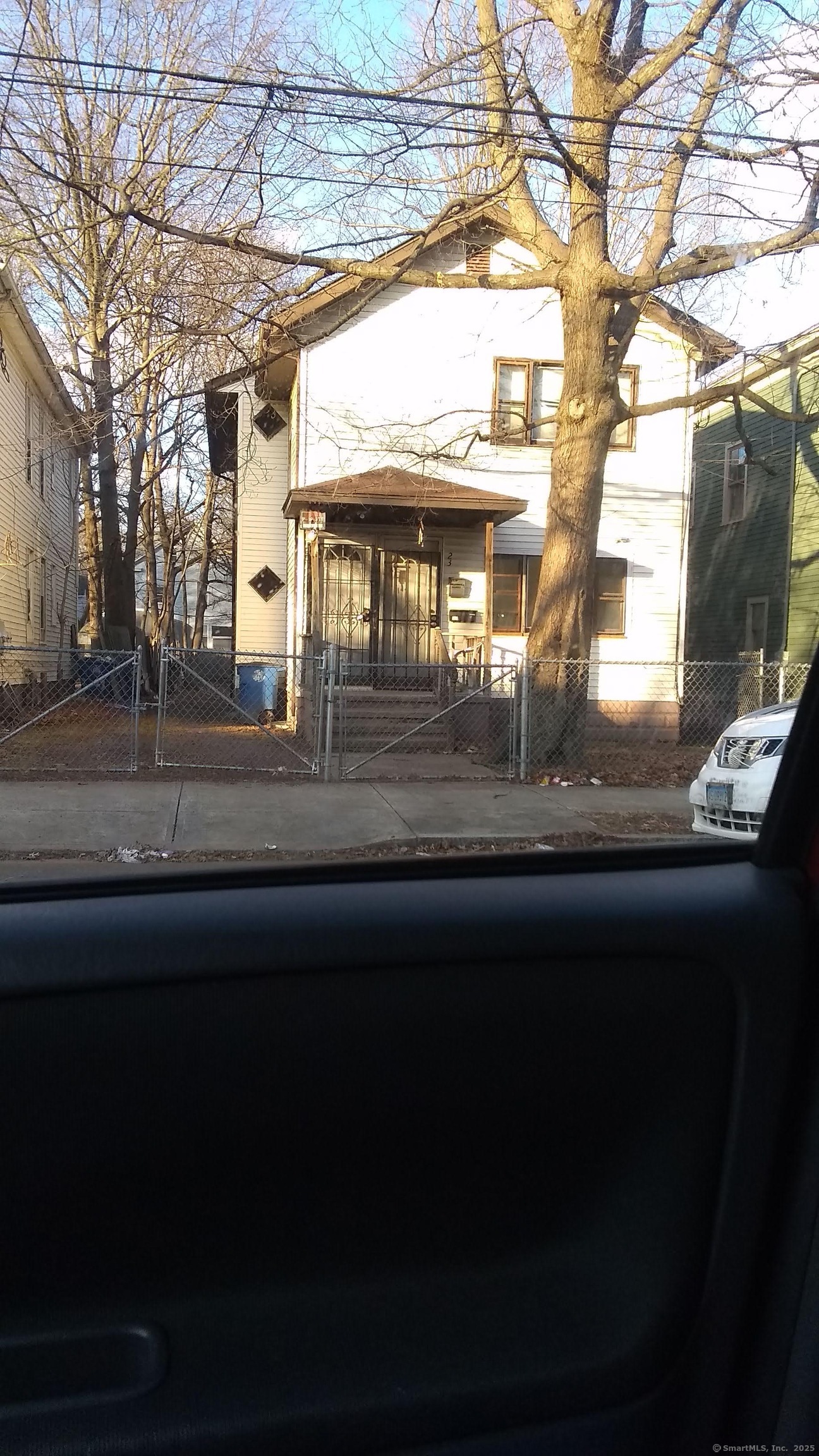 Lilac Street, New Haven, Connecticut - 2 Bedrooms  
1 Bathrooms  
4 Rooms - 
