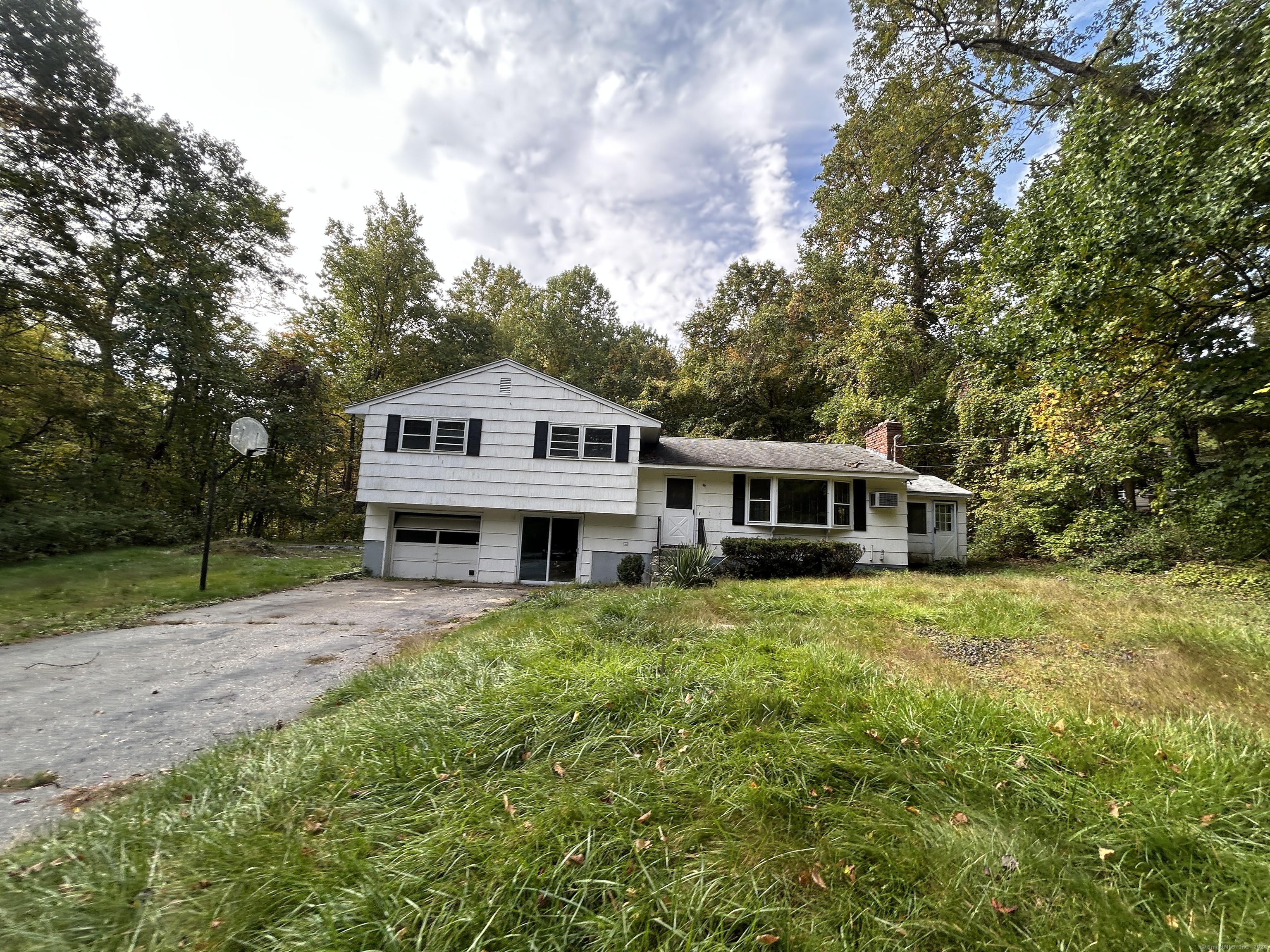 Old Highway Road, Southbury, Connecticut - 4 Bedrooms  
2 Bathrooms  
8 Rooms - 