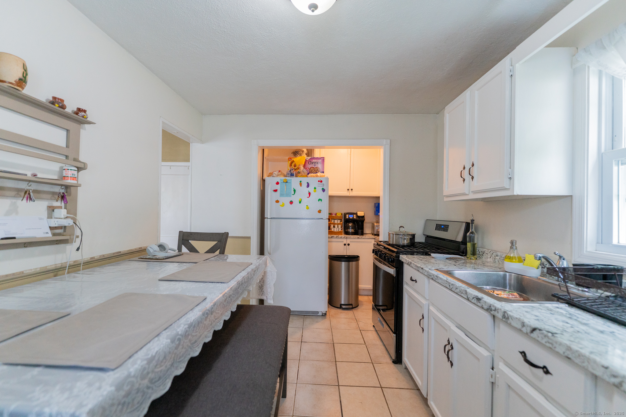 West Hartford, Connecticut 06110, United States, 4 Bedrooms Bedrooms, ,2 BathroomsBathrooms,Residential,Pending,145678