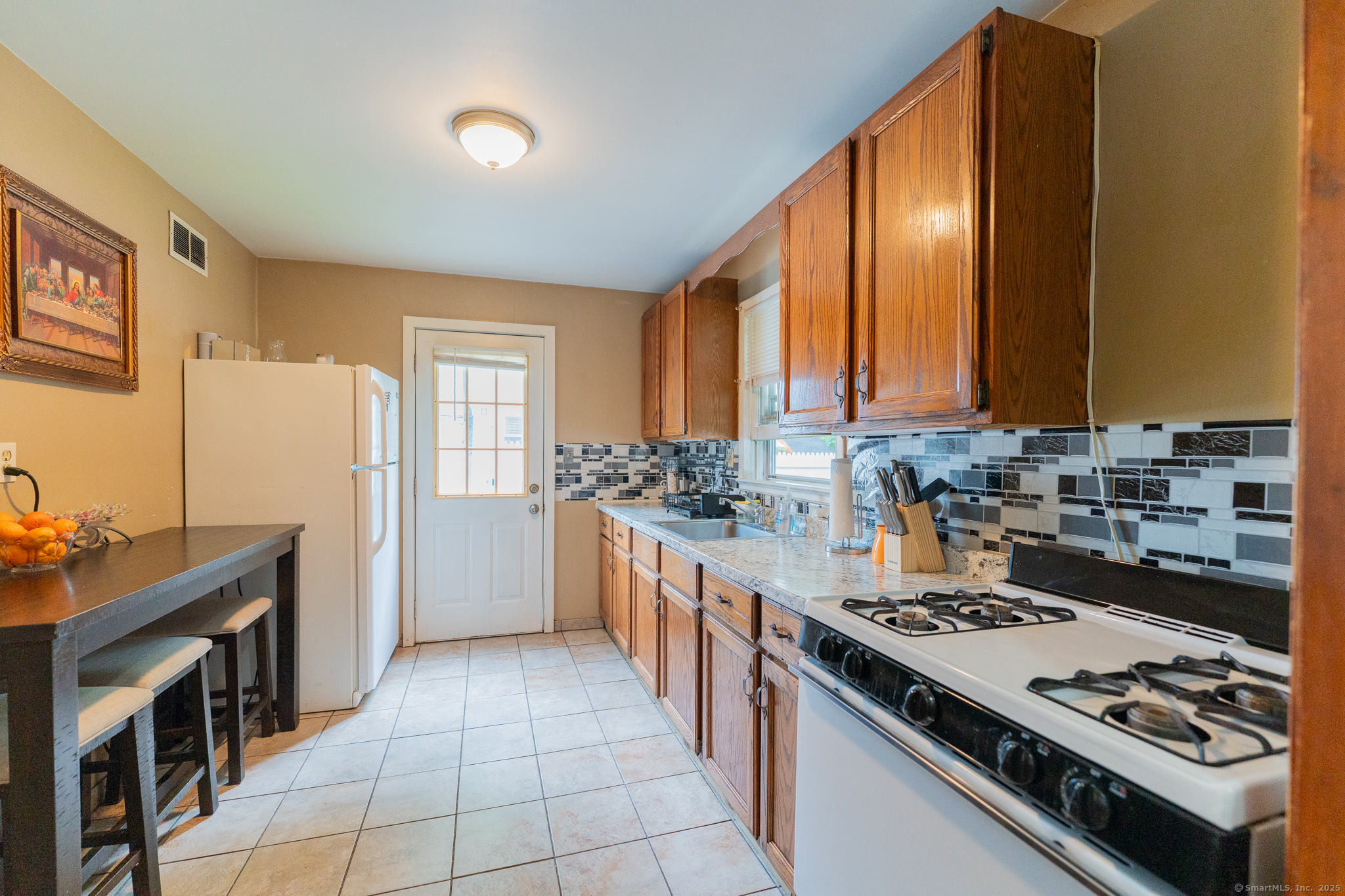 West Hartford, Connecticut 06110, United States, 4 Bedrooms Bedrooms, ,2 BathroomsBathrooms,Residential,Pending,145678