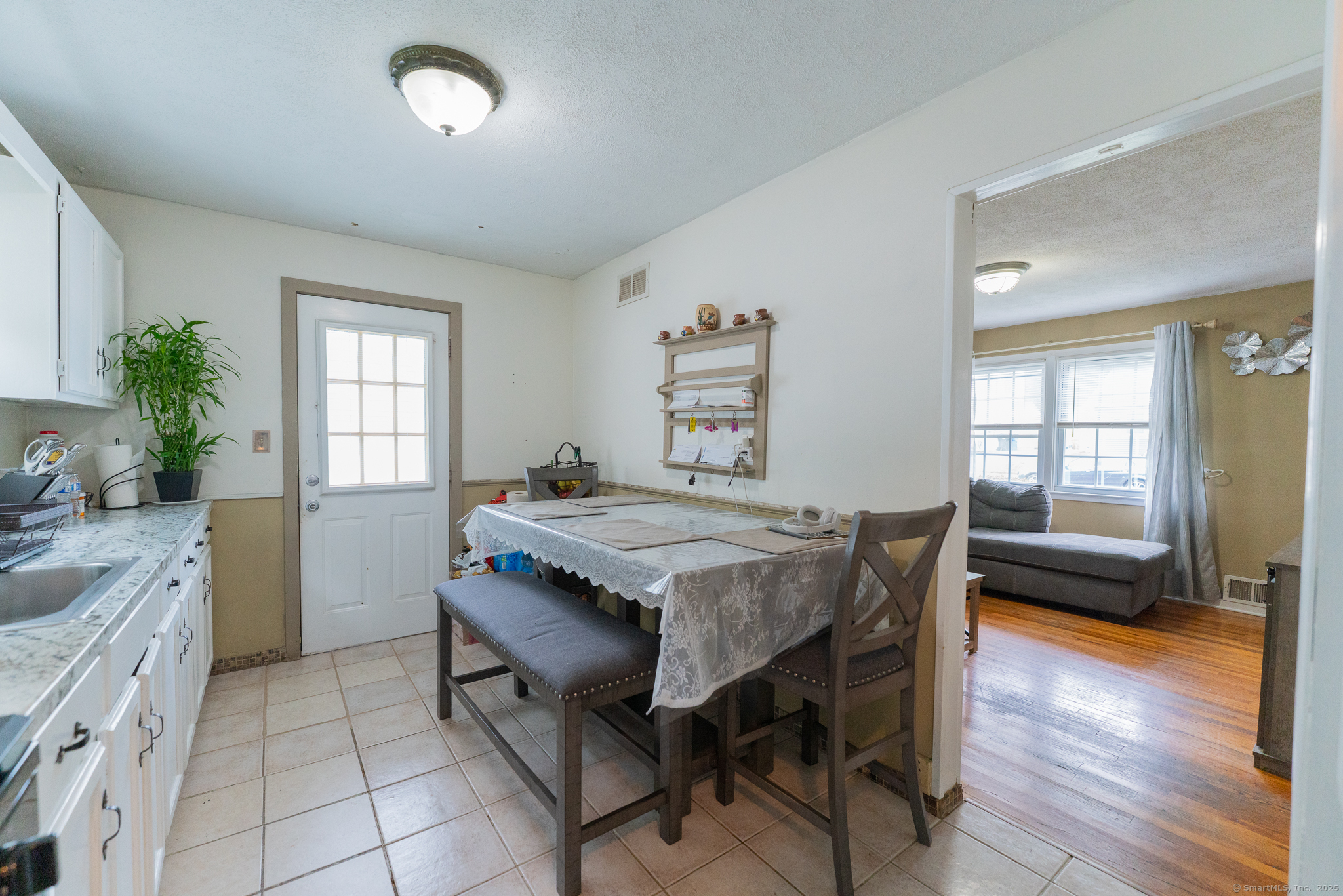 West Hartford, Connecticut 06110, United States, 4 Bedrooms Bedrooms, ,2 BathroomsBathrooms,Residential,Pending,145678