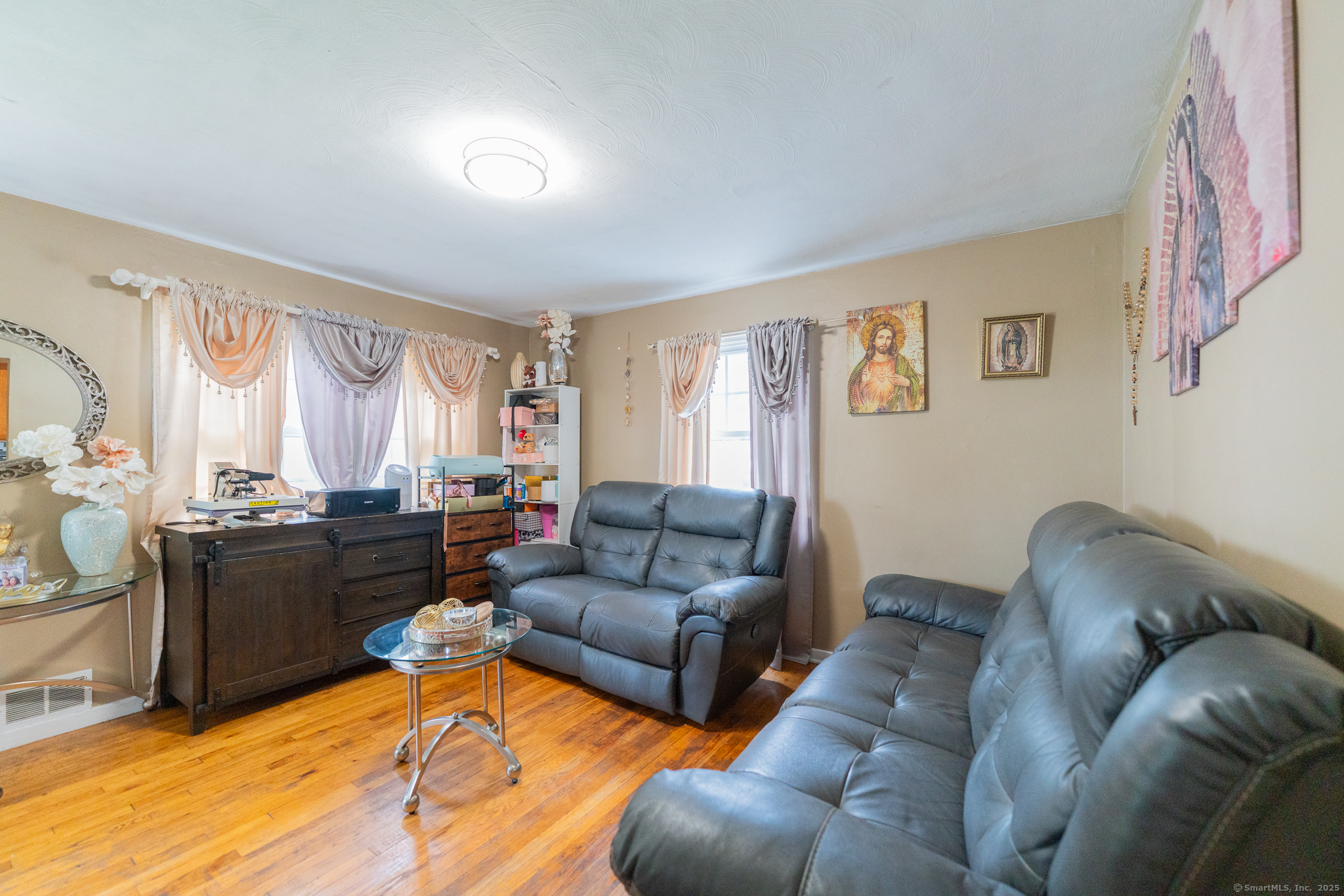 West Hartford, Connecticut 06110, United States, 4 Bedrooms Bedrooms, ,2 BathroomsBathrooms,Residential,Pending,145678