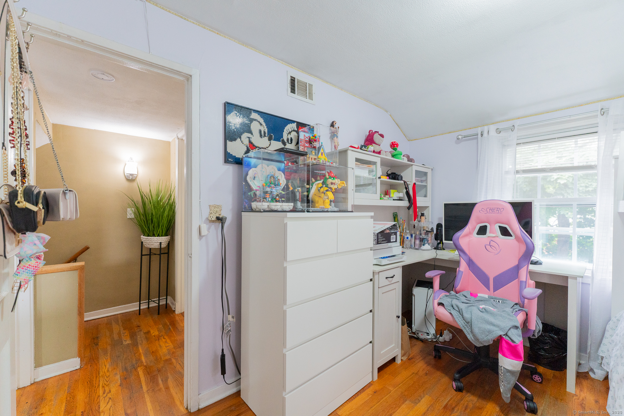 West Hartford, Connecticut 06110, United States, 4 Bedrooms Bedrooms, ,2 BathroomsBathrooms,Residential,Pending,145678