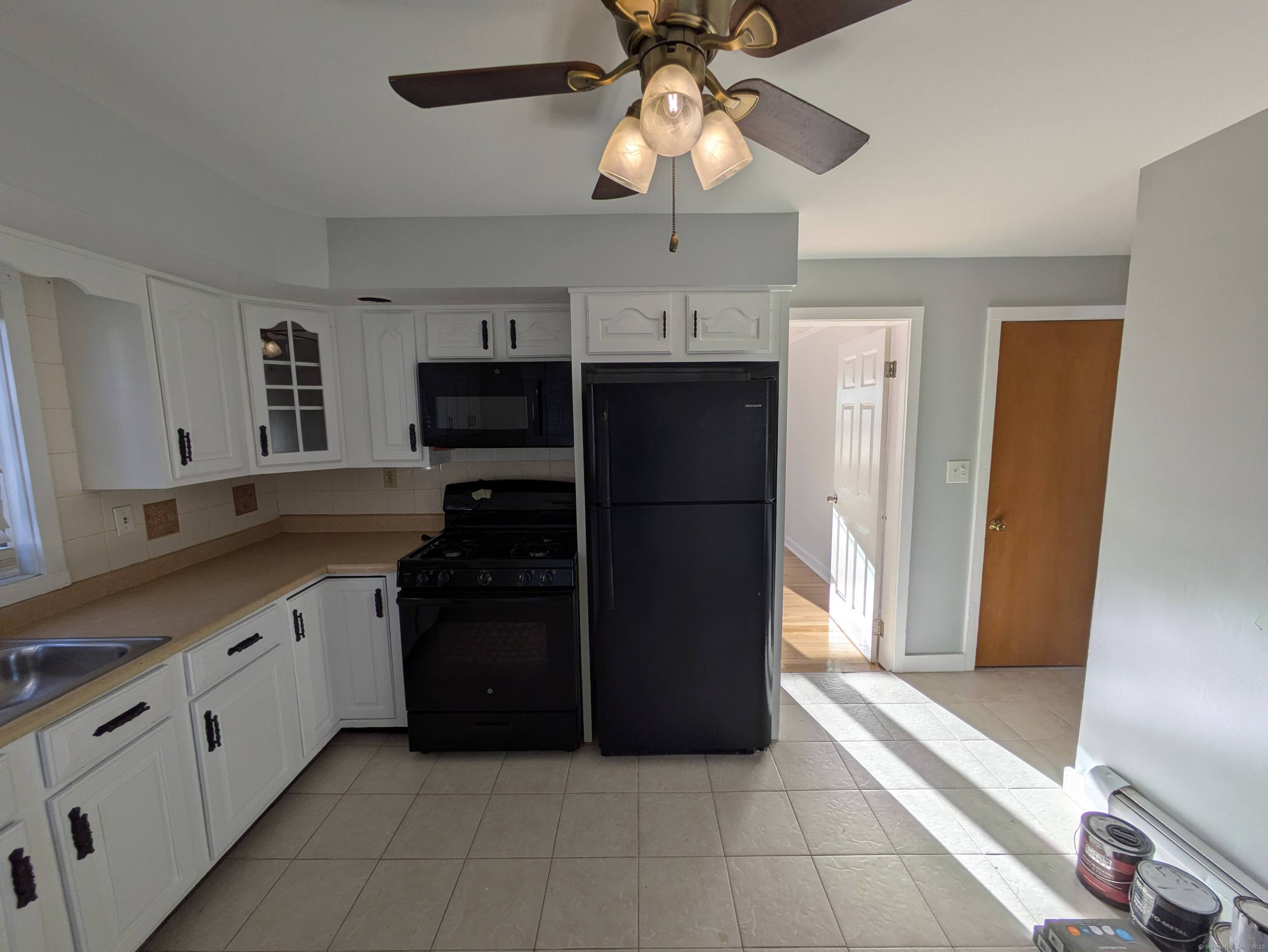 Plankton Street, Bridgeport, Connecticut - 4 Bedrooms  
2 Bathrooms  
6 Rooms - 